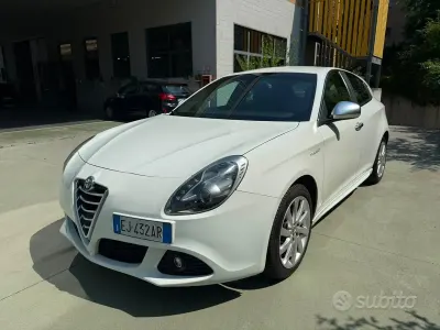 Usata Alfa Romeo Giulietta Distinctive 170 CV (125 kW) 2011 Bianco Utilitaria