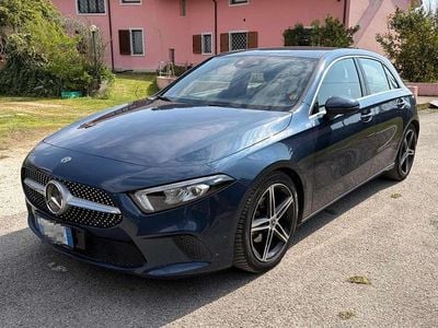 Usata Mercedes A180 116 CV (85 kW) 2019 Blu/azzurro Berlina