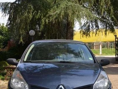 Usata Renault Clio II Luxe 75 CV (55 kW) 2007 Blu Berlina
