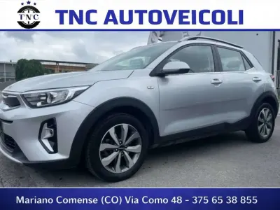 Usata Kia Stonic Style 84 CV (61 kW) 2022 Argento SUV
