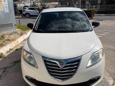Usata Lancia Ypsilon 60 CV (44 kW) 2012 Bianco Utilitaria