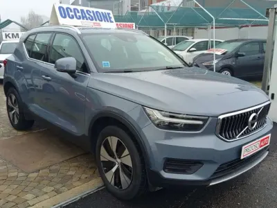 Usata Volvo XC40 Momentum 129 CV (94 kW) 2022 Thunder grey SUV
