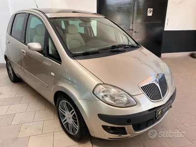 Usata Lancia Musa 95 CV (69 kW) 2006 Grigio Monovolume
