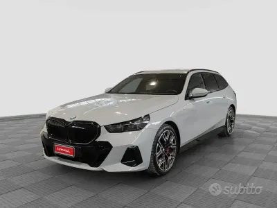 Usata BMW 540 M Sport 286 CV (210 kW) 2025 M brooklyn grey Station wagon