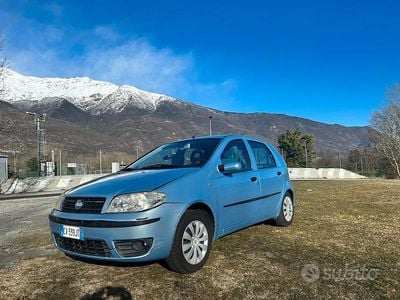Usata Fiat Punto Emotion 80 CV (58 kW) 2005 Blu Utilitaria