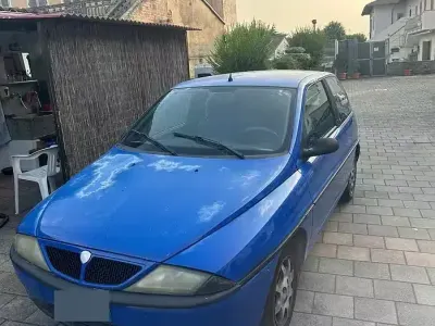 Usata Lancia Ypsilon 60 CV (44 kW) 1999 Bluazzurro Utilitaria