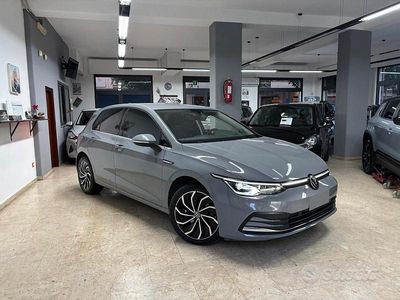 Grigio Usata 2022 VW Golf Style Berlina | 22.900 € (Buon prezzo)
