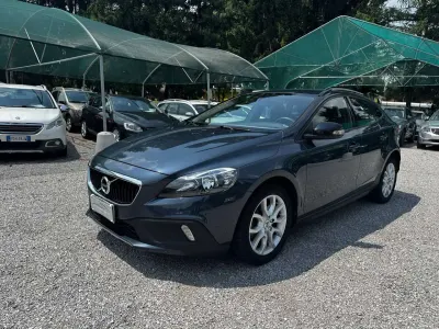 Usata Volvo V40 CC Momentum 120 CV (88 kW) 2017 Blu/azzurro Station wagon