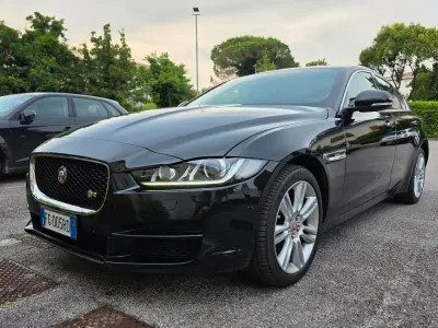 Usata Jaguar XE Portfolio 180 CV (132 kW) 2017 Nero Berlina