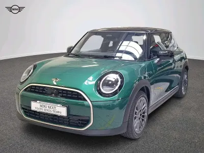 Nuova Mini Cooper Favoured 114 kW (156 CV) 2025 Verde Utilitaria