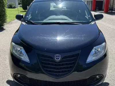 Usata Lancia Ypsilon 85 CV (62 kW) 2014 Nero Utilitaria