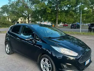 Usata Ford Fiesta Titanium 75 CV (55 kW) 2013 Nero Utilitaria