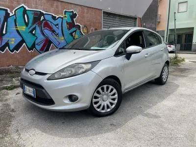 Gebraucht Ford Fiesta 97 PS (71 kW) 2010 Grau Limousine