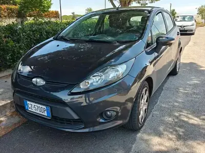 Usata Ford Fiesta 68 CV (50 kW) 2009 Grigio Berlina