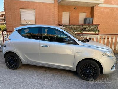 usata Lancia Ypsilon gold