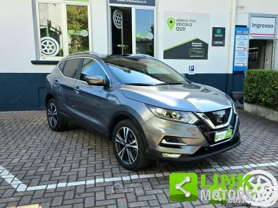 Usata Nissan Qashqai N-Connecta 131 CV (96 kW) 2017 Grigio scuro SUV