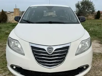 Usata Lancia Ypsilon Gold 80 CV (58 kW) 2013 Utilitaria