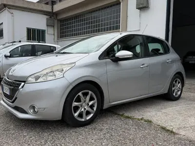 Usata Peugeot 208 Allure 95 CV (69 kW) 2013 Grigio Utilitaria