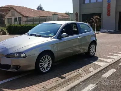 Usata Alfa Romeo 147 120 CV (88 kW) 2008 Grigio Utilitaria