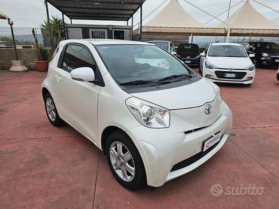 Usata Toyota iQ 97 CV (71 kW) 2010 Bianco Utilitaria