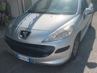 Usata Peugeot 207 73 CV (53 kW) 2008 Grigio Berlina