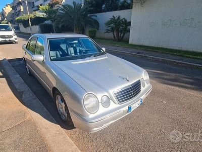 Usata Mercedes E200 Avantgarde 186 CV (136 kW) 1999 Grigio Berlina