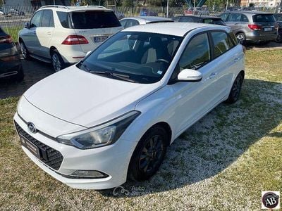 Usata Hyundai i20 Blackline 75 CV (55 kW) 2017 Bianco Berlina