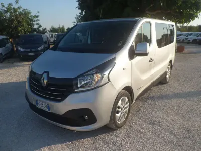 Usata Renault Trafic 125 CV (91 kW) 2017 Argento Monovolume