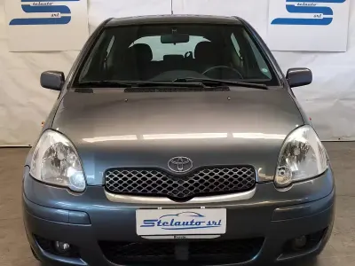 Usata Toyota Yaris 75 CV (55 kW) 2004 Grigio Berlina
