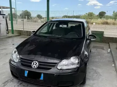 Usata VW Golf V 2004 Utilitaria