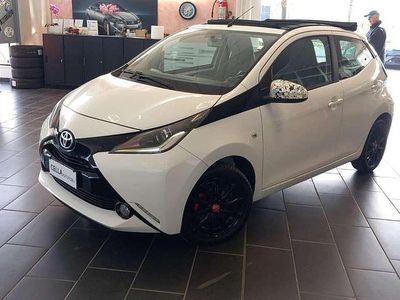 Usata Toyota Aygo Connect Style 68 CV (50 kW) 2016 Bianco Utilitaria
