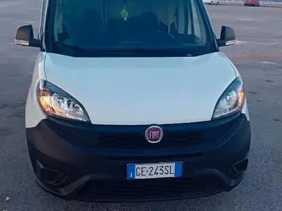 Usata Fiat Doblò 95 CV (69 kW) 2021 Bianco Monovolume