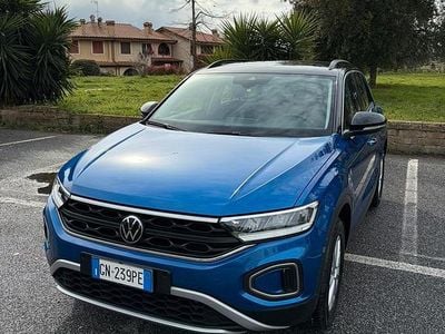 Usata VW T-Roc Life 110 CV (80 kW) 2023 Blu SUV