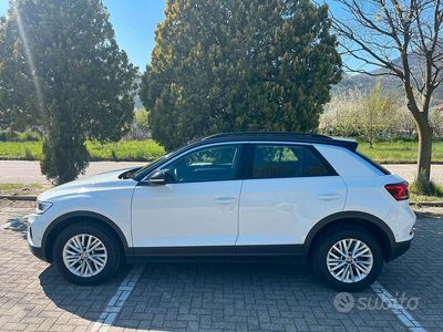 Usata VW T-Roc Life 116 CV (85 kW) 2022 Bianco SUV