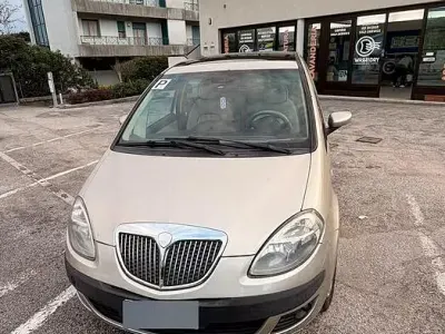 Usata Lancia Musa 101 CV (74 kW) 2006 Giallo Monovolume