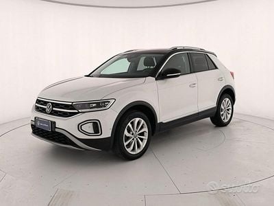 Usata VW T-Roc Style 150 CV (110 kW) 2023 Pure white nero SUV