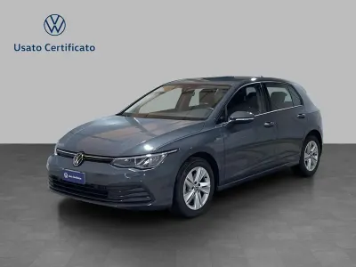 Usata VW Golf VIII Life 110 CV (80 kW) 2021 Dolphin grey metallizzato Berlina