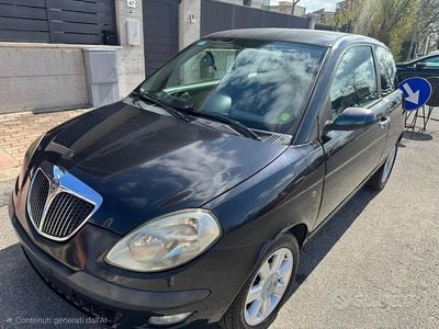 Usata Lancia Ypsilon 70 CV (51 kW) 2004 Nero Utilitaria