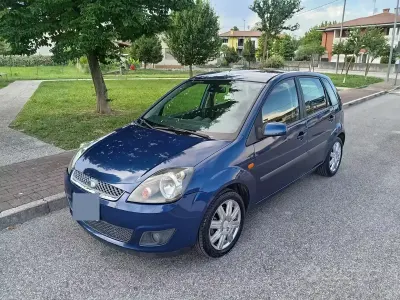 Usata Ford Fiesta 68 CV (50 kW) 2008 Blu Utilitaria