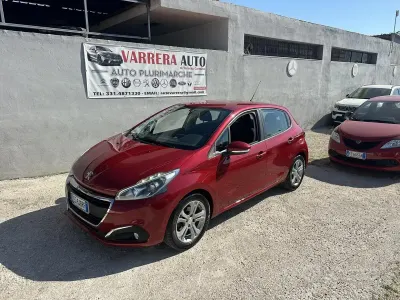 Usata Peugeot 208 Allure 75 CV (55 kW) 2015 Rosso Utilitaria