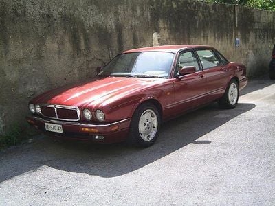 Usata Jaguar XJ6 211 CV (155 kW) 1996 Rosso Berlina