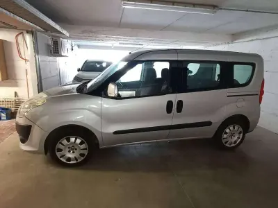 Usata Fiat Doblò Dynamic 120 CV (88 kW) 2012 Argento Monovolume