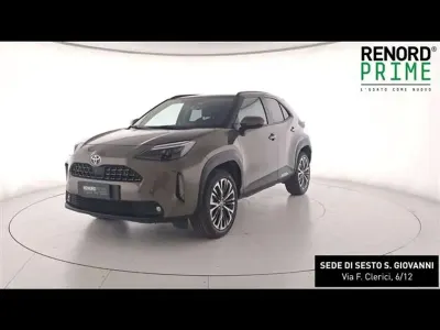 Usata Toyota Yaris Cross Lounge 116 CV (85 kW) 2023 Verde scuro SUV