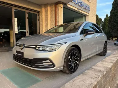 Usata VW Golf VIII Sport 116 CV (85 kW) 2023 Argento Berlina