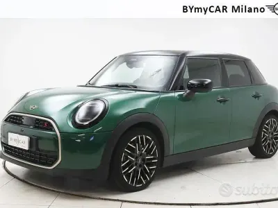 Usata Mini Cooper Favoured 150 kW (204 CV) 2025 Nero Utilitaria