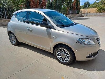 Usata Lancia Ypsilon 69 CV (50 kW) 2013 Grigio Utilitaria
