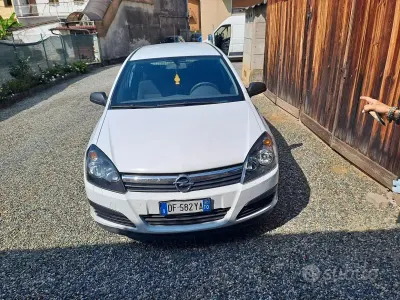 Usata Opel Astra 90 CV (66 kW) 2007 Bianco Furgone