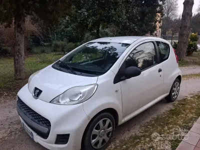 Usata Peugeot 107 68 CV (50 kW) 2010 Utilitaria