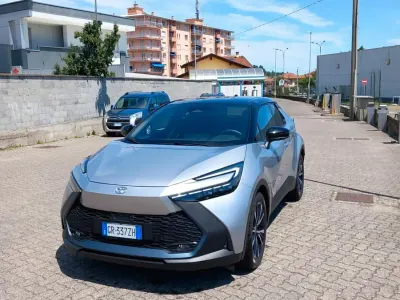 Usata Toyota C-HR Trend 152 CV (111 kW) 2024 Argento SUV