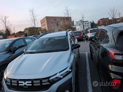 Usata Dacia Jogger 100 CV (73 kW) 2023 Grigio Monovolume